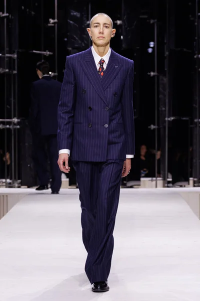 Look 18